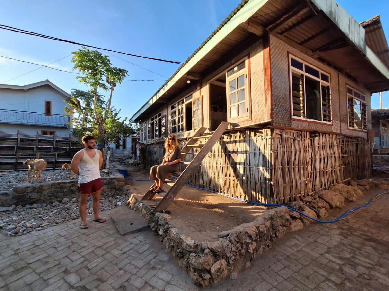 D' Carasti Bungalow Masbagik Exterior photo